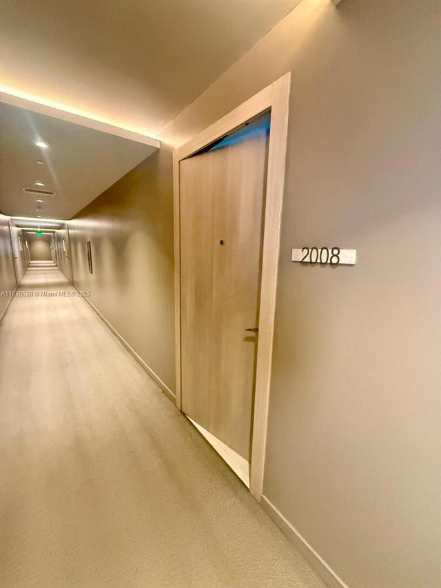 2 of 29 - 1000 Brickell Plz 2008, Miami, FL