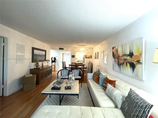 5 of 24 - 8951 Sunrise Lakes Blvd 310, Sunrise, FL
