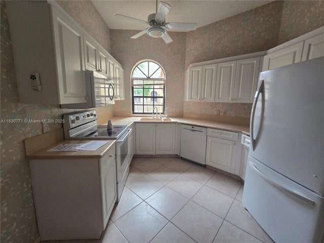 4 of 11 - 5139 Europa Dr P, Boynton Beach, FL