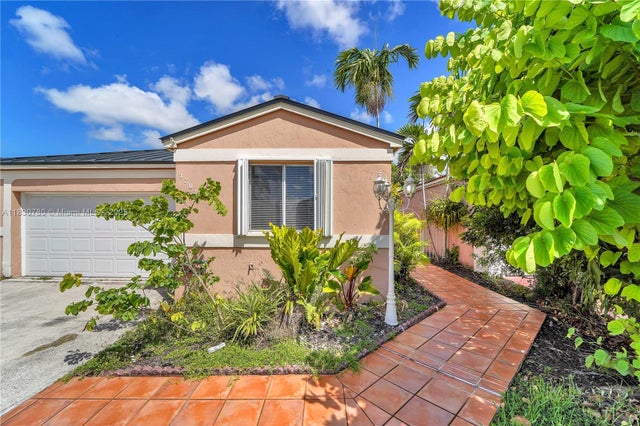 4 of 29 - 17018 Sw 142nd Pl, Miami, FL
