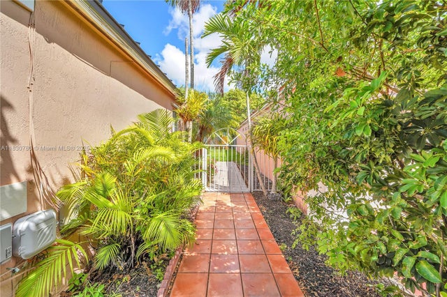 5 of 29 - 17018 Sw 142nd Pl, Miami, FL