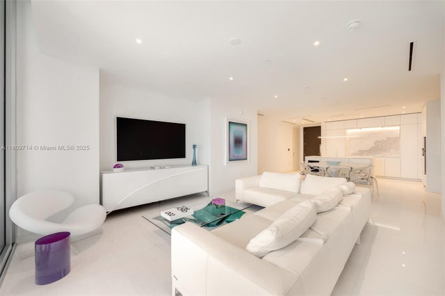 1 of 40 - 300 Biscayne Blvd Way 5205w, Miami, FL