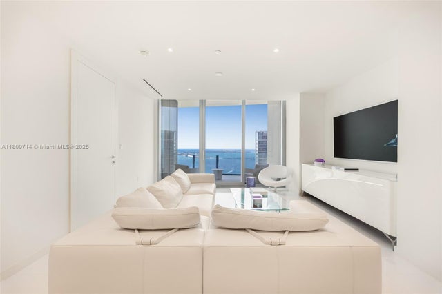 5 of 40 - 300 Biscayne Blvd Way 5205w, Miami, FL