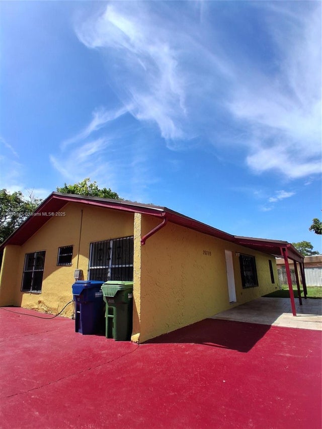 2 of 31 - 20769 Nw 41st Ave Rd, Miami Gardens, FL