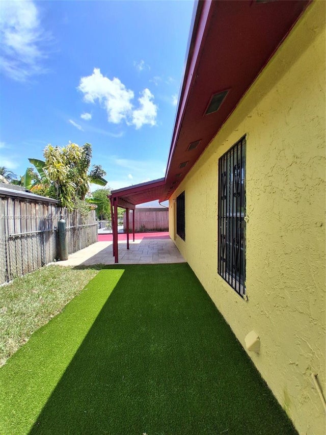 4 of 31 - 20769 Nw 41st Ave Rd, Miami Gardens, FL