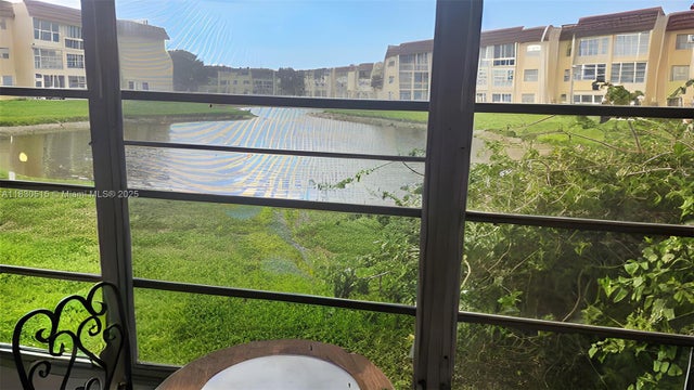 4 of 47 - 8861 Sunrise Lakes Blvd 106, Sunrise, FL