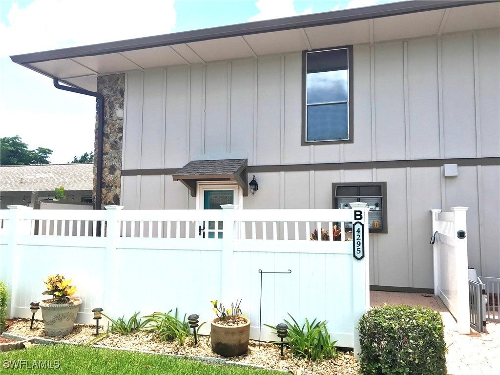 4295 Island Cir 2, Fort Myers
