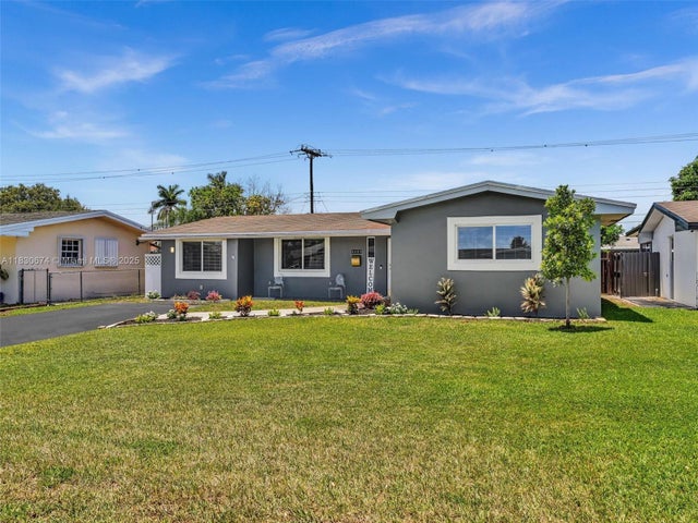 8581 Nw 15th Ct, Pembroke Pines