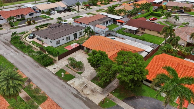 4 of 37 - 31 Nw 133rd Pl, Miami, FL