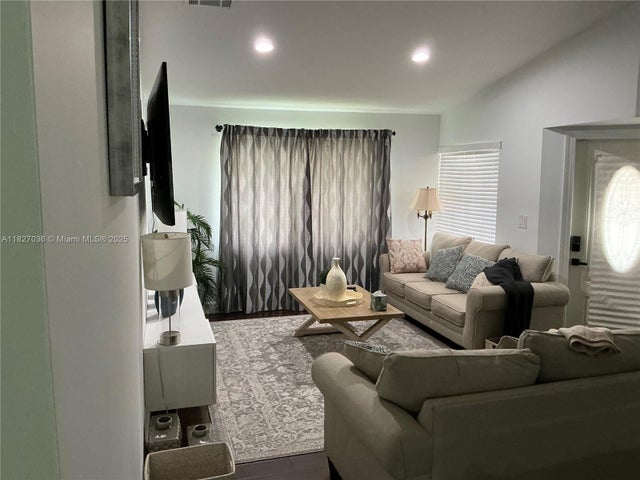 4 of 43 - 651 Sw 176 Ave, Pembroke Pines, FL