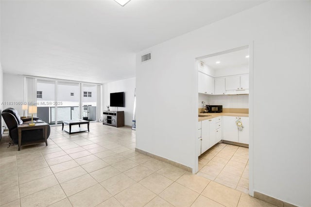 4 of 25 - 1200 West Ave 1419, Miami Beach, FL