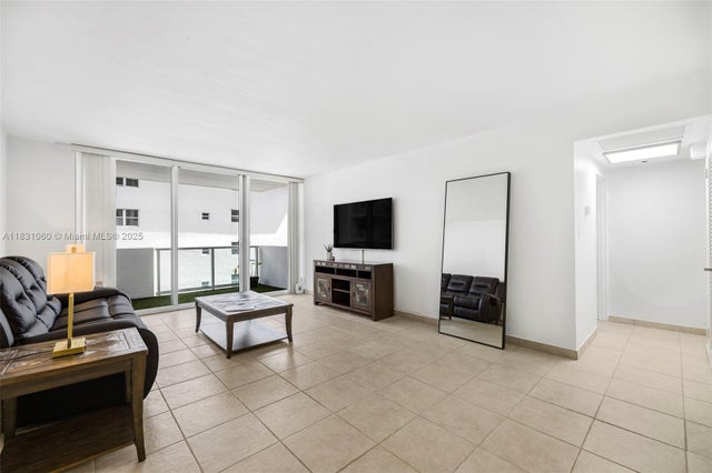 5 of 25 - 1200 West Ave 1419, Miami Beach, FL