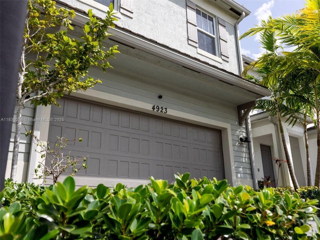 5 of 70 - 4923 Nw 48th Ter, Tamarac, FL