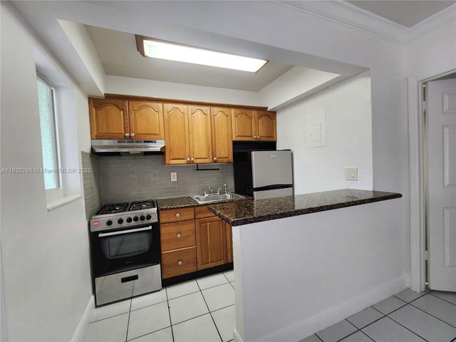 4 of 25 - 1014 Salzedo St 304, Coral Gables, FL