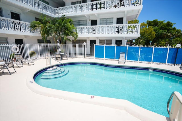2 of 17 - 11685 Canal Dr 303, North Miami, FL