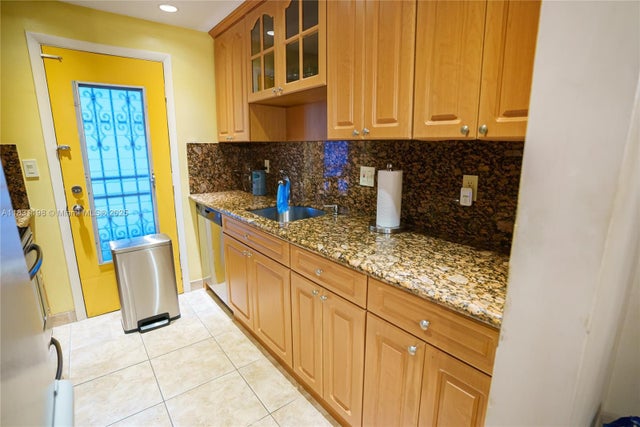 5 of 17 - 11685 Canal Dr 303, North Miami, FL