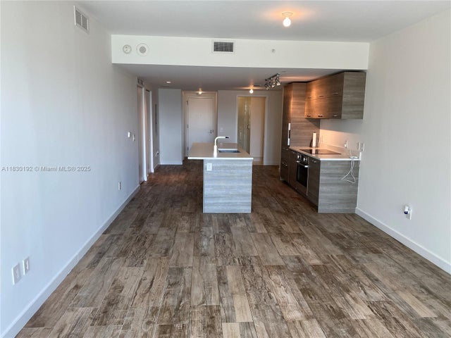 2 of 26 - 650 Ne 32nd St 802, Miami, FL