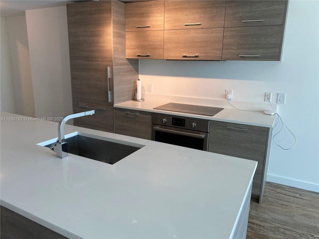 4 of 26 - 650 Ne 32nd St 802, Miami, FL