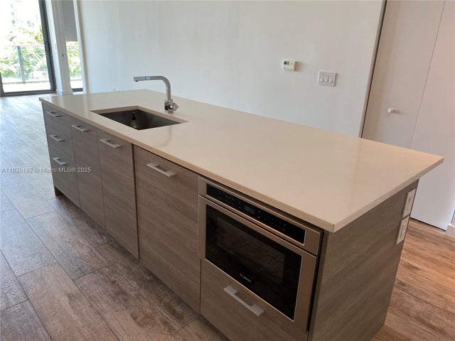 5 of 26 - 650 Ne 32nd St 802, Miami, FL