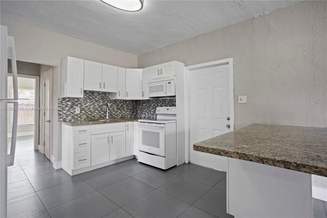2 of 15 - 5900 Sw 62nd Ter, South Miami, FL