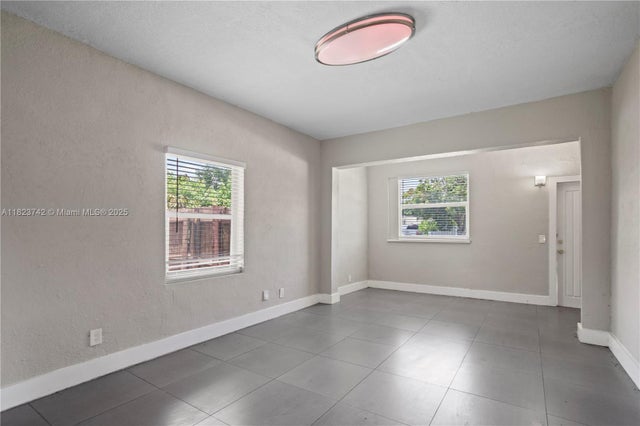 5 of 15 - 5900 Sw 62nd Ter, South Miami, FL