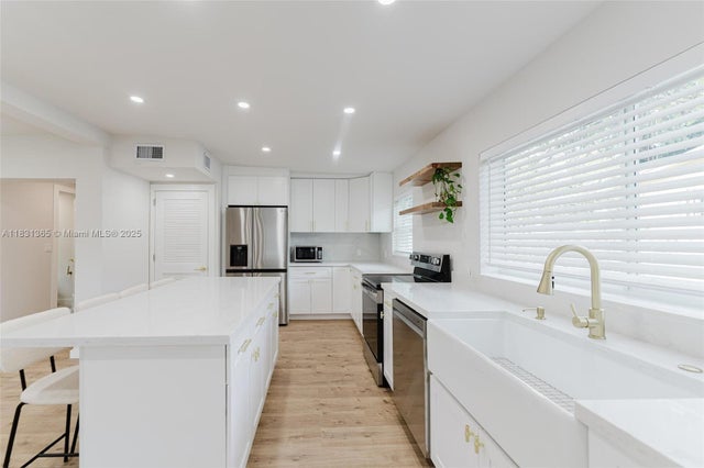 4 of 36 - 1430 Sw 32nd Ct, Fort Lauderdale, FL