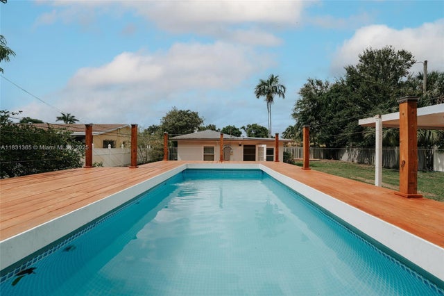 5 of 36 - 1430 Sw 32nd Ct, Fort Lauderdale, FL