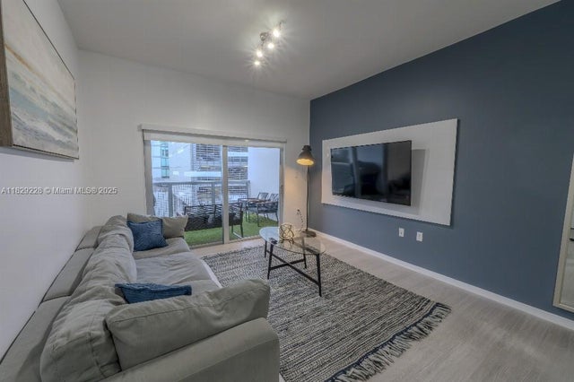 2 of 13 - 481 Ne 29th St 604, Miami, FL