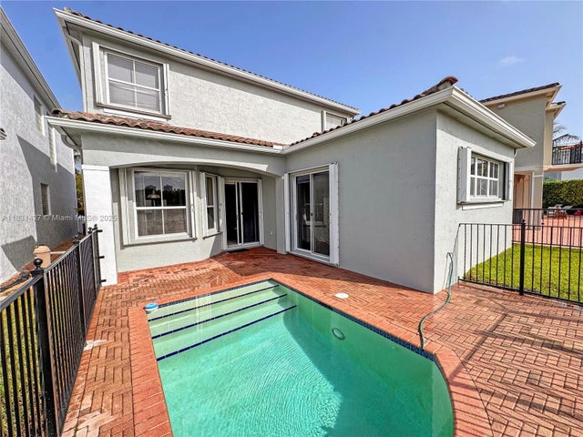 2 of 23 - 21033 Ne 32nd Ave, Aventura, FL