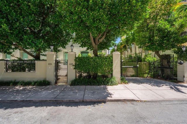 2 of 26 - 618 Valencia Ave 101, Coral Gables, FL