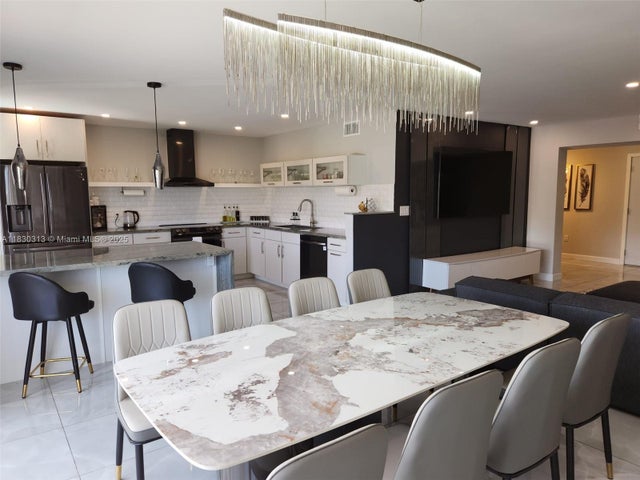 1075 92nd St 405, Bay Harbor Islands