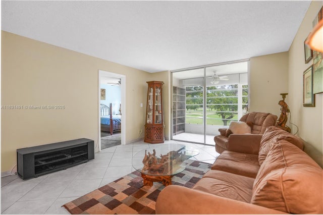 3 of 47 - 9261 Sunrise Lakes Blvd 203, Sunrise, FL