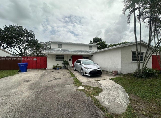 1 of 9 - 6641 Perry St, Hollywood, FL