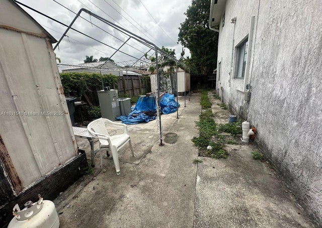 3 of 9 - 6641 Perry St, Hollywood, FL
