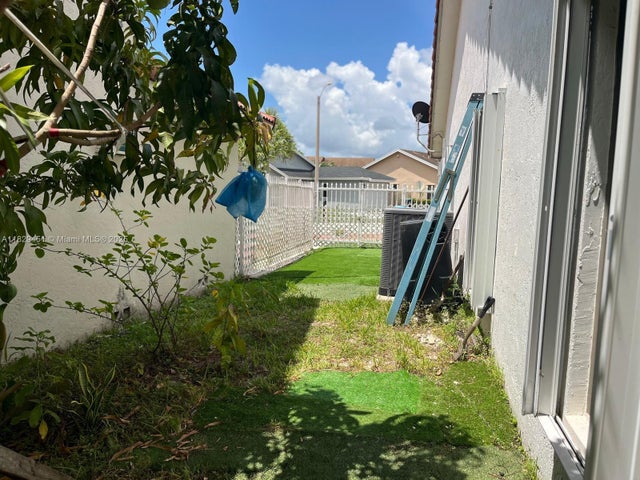 4 of 9 - 15257 Sw 57th St, Miami, FL