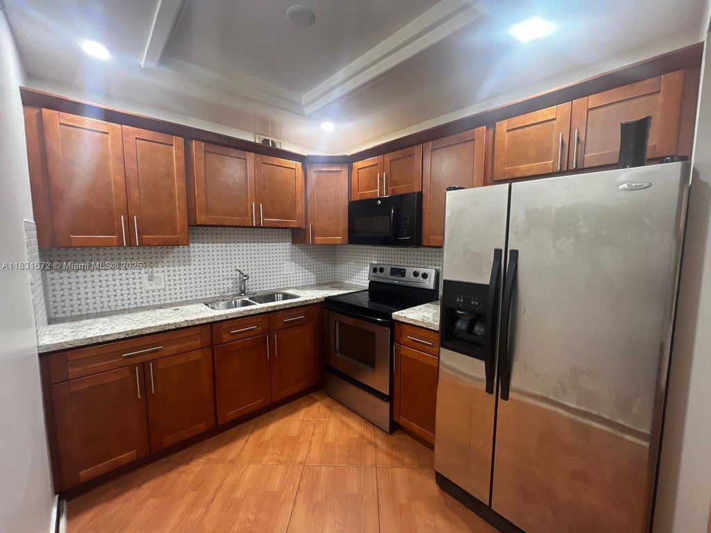 1551 Sw 135th Ter 405g, Pembroke Pines