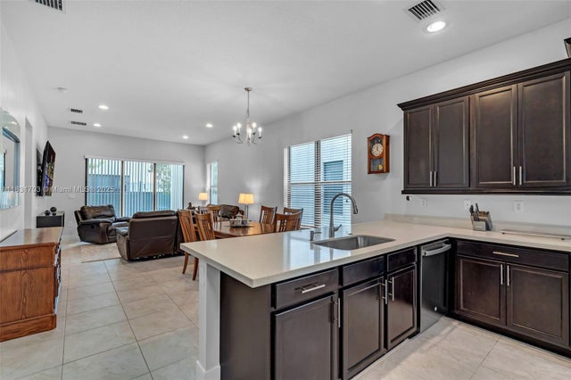 5 of 59 - 3274 W 96th Pl, Hialeah, FL