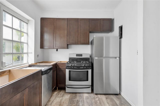 4 of 12 - 836 10th St 6, Miami Beach, FL