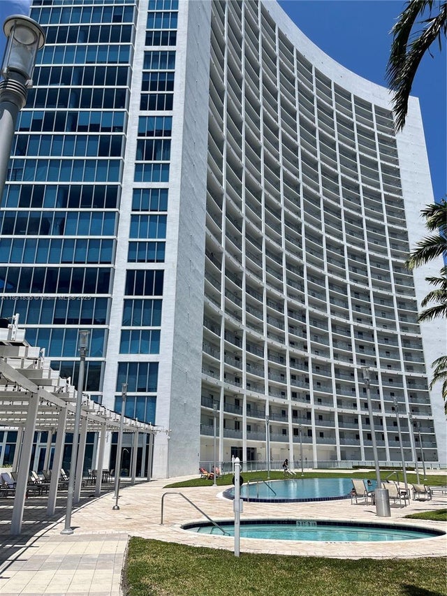 1 of 24 - 601 Ne 36th St 1908, Miami, FL