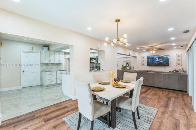 4 of 20 - 5706 S Travelers Palm Ln, Tamarac, FL
