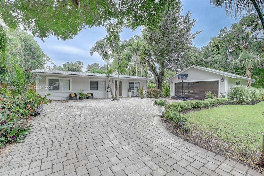 369 Caloosa Drive, La Belle