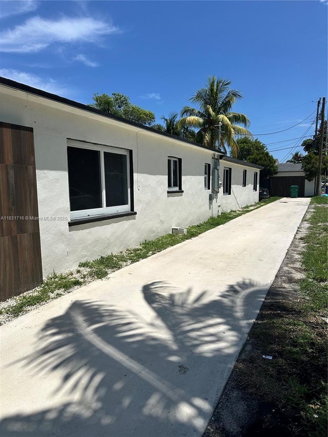 2 of 50 - 42 Se 10th Ter, Dania Beach, FL