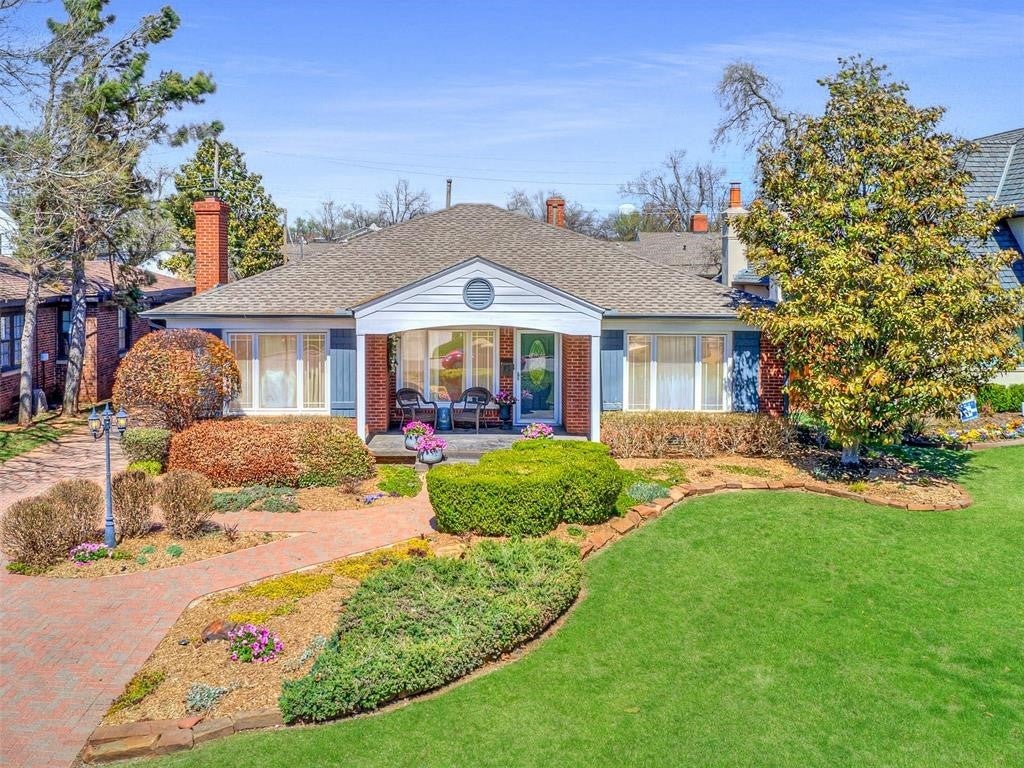 Residential Real Estate for Sale located in the neighborhood of Nichols Hills Add, in the city of Nichols Hills, OK