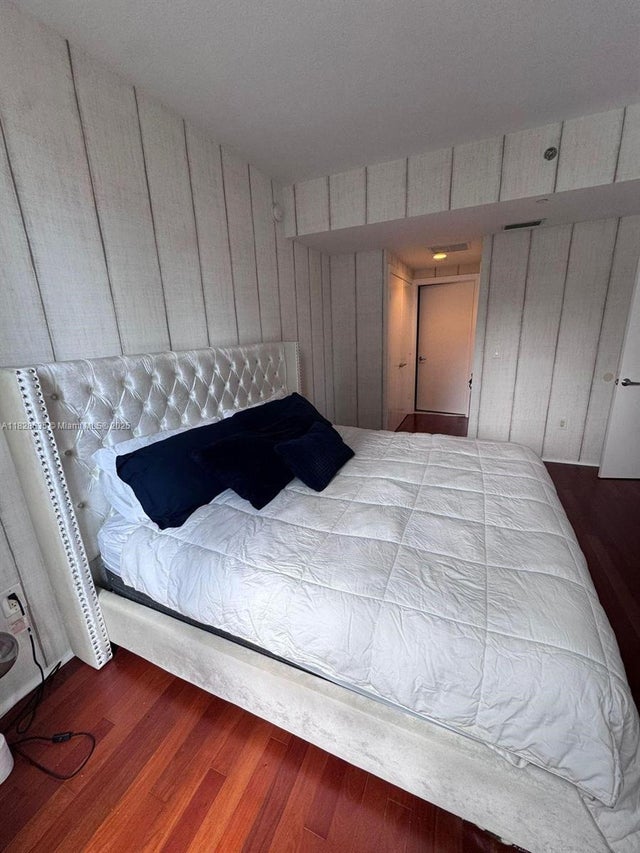 4 of 19 - 1050 Brickell Ave 422, Miami, FL
