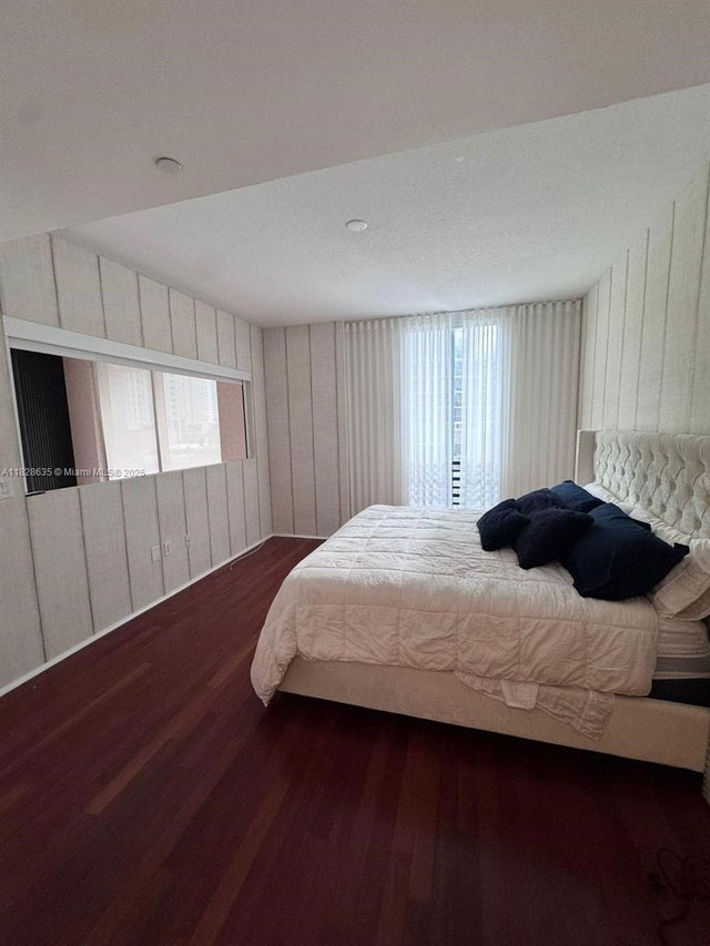5 of 19 - 1050 Brickell Ave 422, Miami, FL