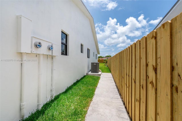 4 of 22 - 973 Sw 88th Ave, Miami, FL