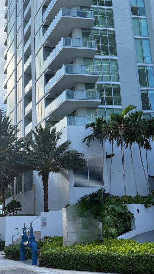 1 of 4 - 2900 Ne 7th Ave 1407, Miami, FL