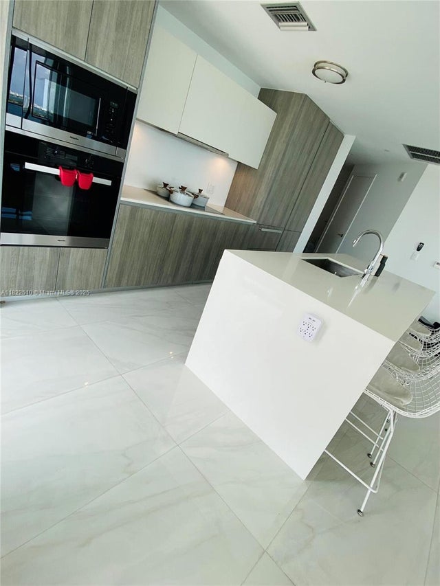 4 of 4 - 2900 Ne 7th Ave 1407, Miami, FL