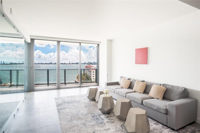 2 of 26 - 460 Ne 28th St 805, Miami, FL