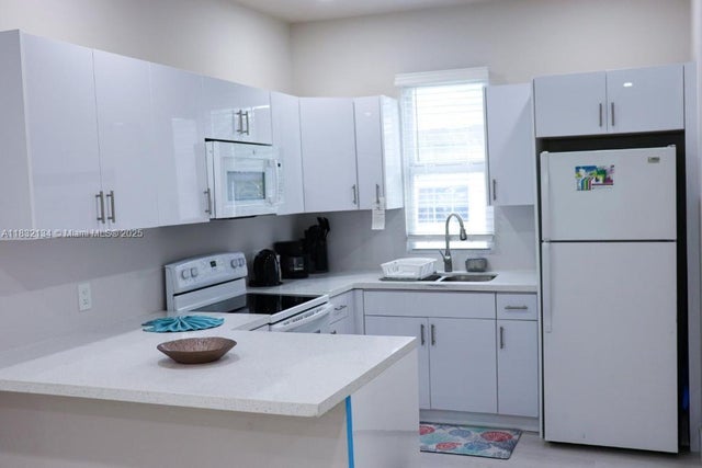 5 of 20 - 214 Sw 2nd Ter, Dania Beach, FL